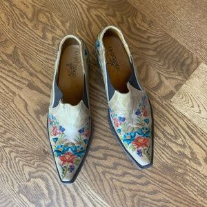Old Gringo Jasmine bone embroidered shooties